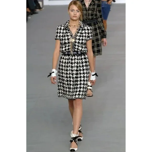 Chanel 06P Runway CC Feather Necklace Draped Chains Pearls & Beads - Picture 2 of 9